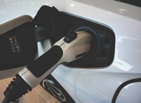 Comment choisir le bon type de chargeur mobile pour une Nissan Leaf pour des recharges rapides?