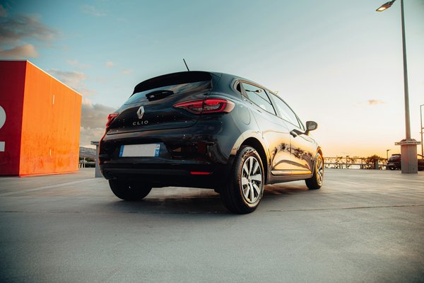 Quels sont les avantages des pneus à faible résistance au roulement pour les voitures électriques?