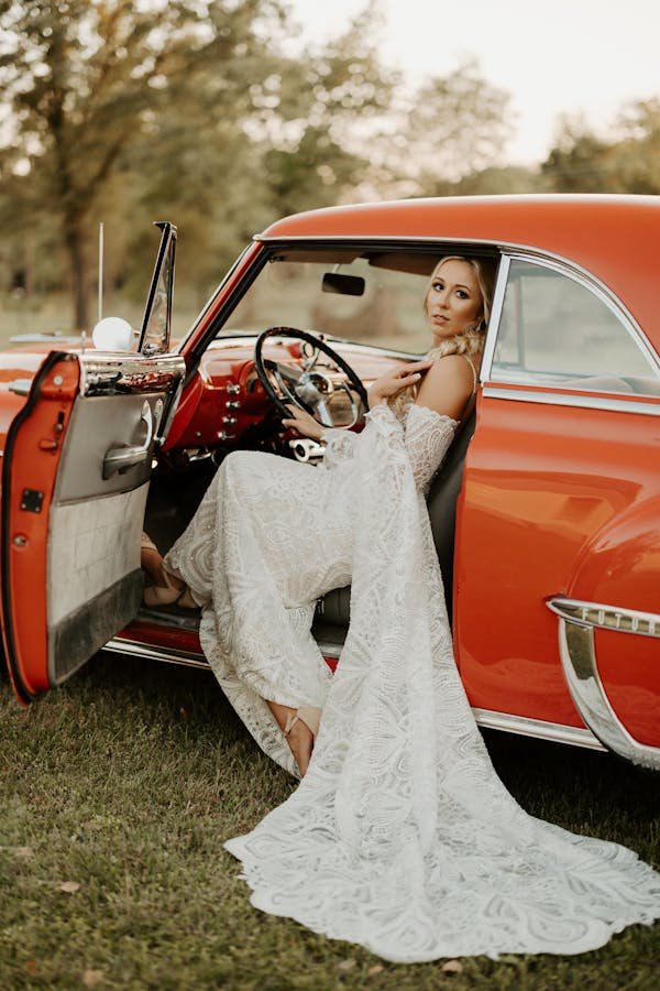 Location voiture mariage : des options élégantes pour votre jour j